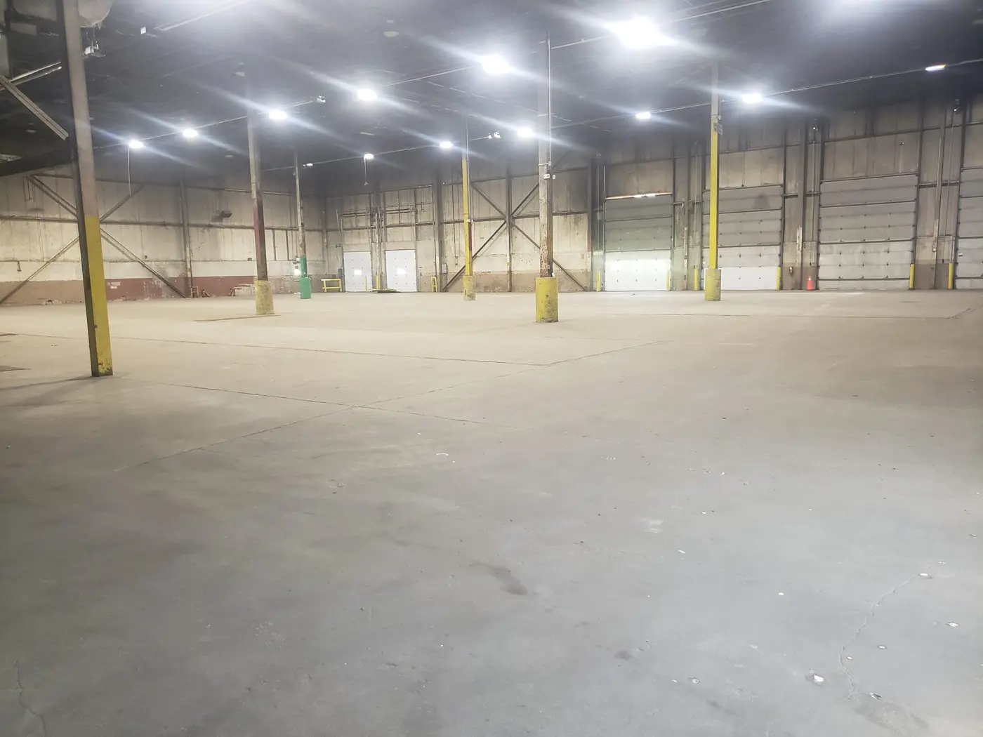 1153 Tecumseh West – Commercial — photo 1